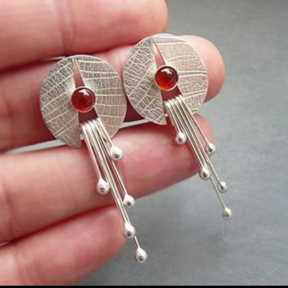 NEW UNIQUE SILVER PLATED TEARDROP EARRINGS - Picture 5 of 6